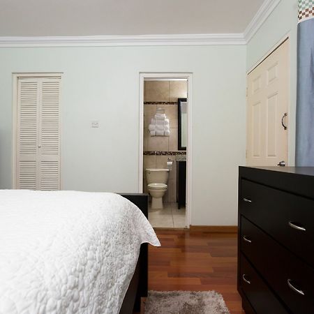The Y Guest Apartment Kingston Extérieur photo