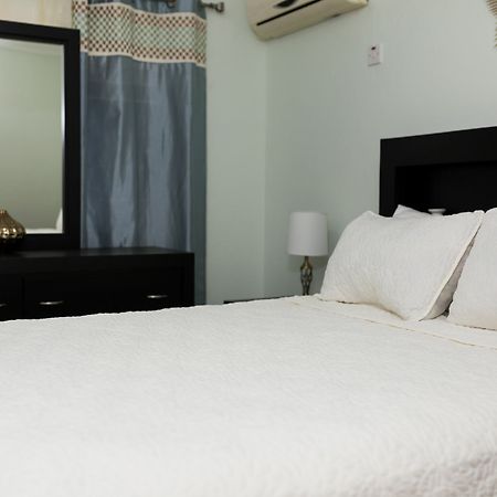 The Y Guest Apartment Kingston Extérieur photo