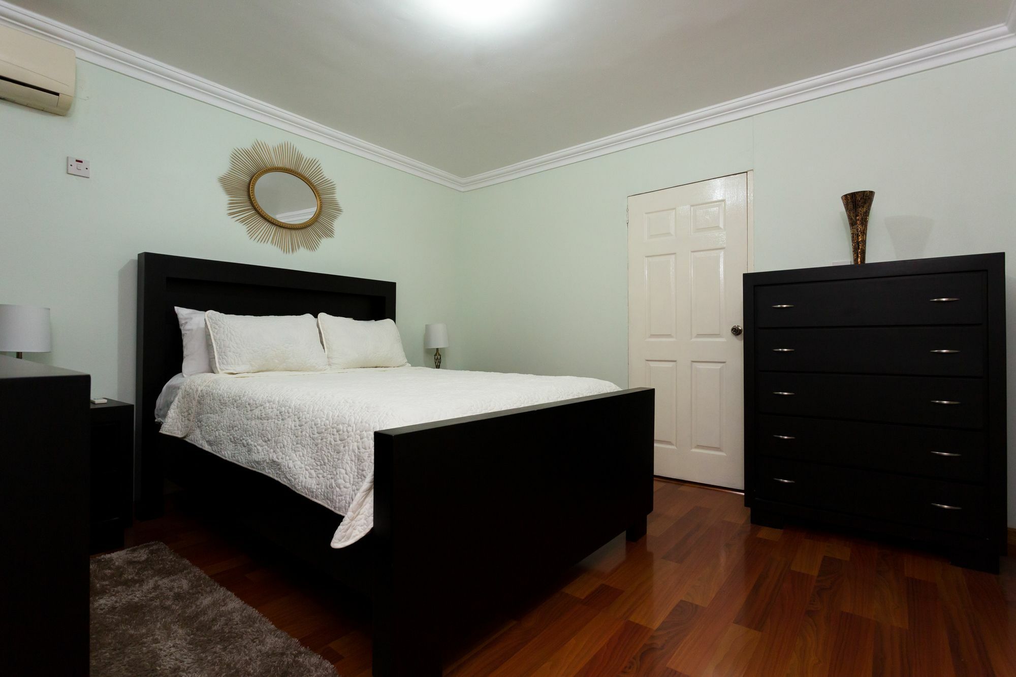 The Y Guest Apartment Kingston Extérieur photo
